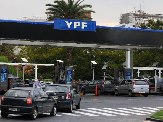 Estaciones de servicio de YPF se reúnen para fijar posición frente a las negociaciones paritarias
