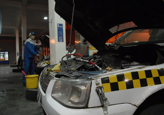 ENARGAS se comprometió a dictar normativas para garantizar la seguridad en la carga de GNC