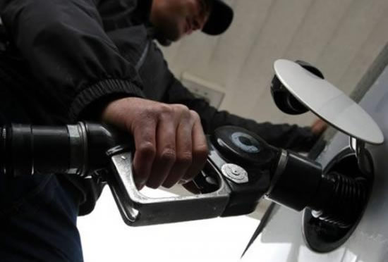A la par que suben los precios de los combustibles, bajan las comisiones de las estaciones que operan en re-venta
