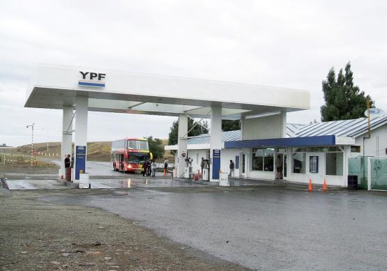 Por un proyecto legislativo, bajarían los precios de las naftas y el gasoil