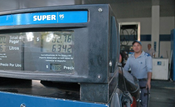 Por primera vez en doce años cayó el consumo anual de nafta súper en las estaciones de servicio