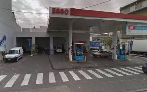 roban una estación de servicio