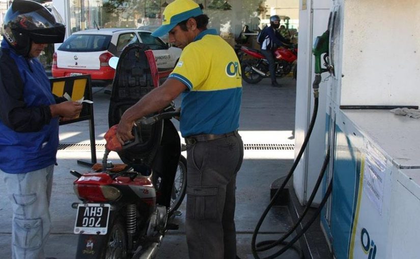 Estacioneros y vendedores de motos se oponen a tener que controlar a los motociclistas