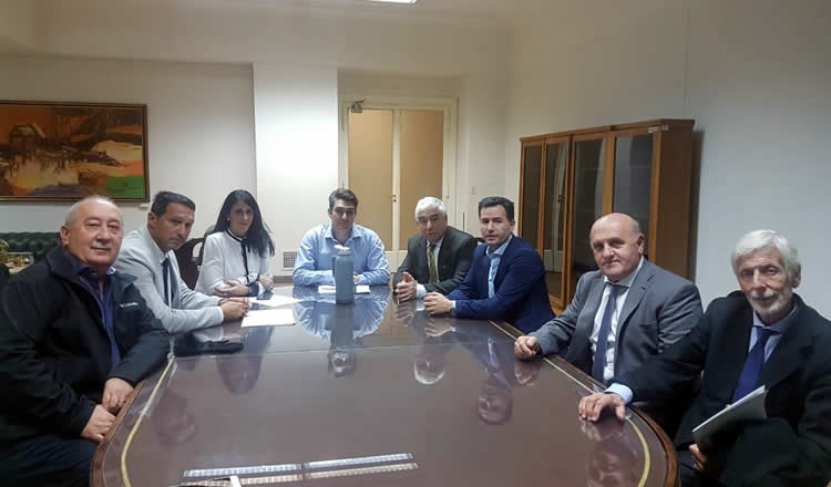 El Ministro de Energía se comprometió a analizar las denuncias de escasez de combustibles