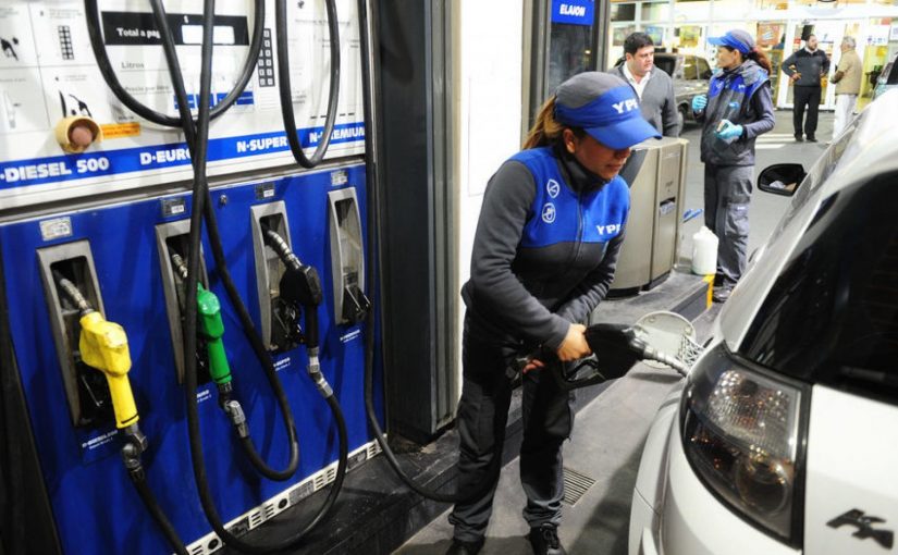 Desde el Gobierno proponen unificar e precio del combustible en YPF