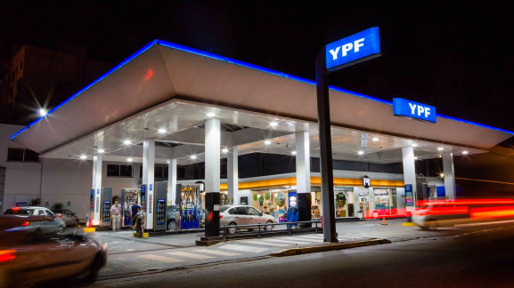 Las naftas aumentan un 9% en las YPF de todo el país
