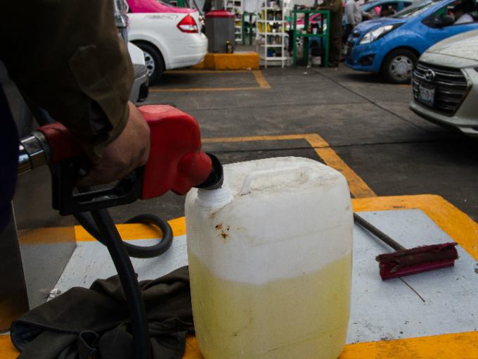 Piden a las Estaciones de Servicio que no vendan nafta en bidones
