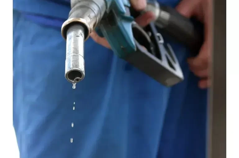 Algunas petroleras comenzaron a limitar las cargas de gasoil en sus terminales de despacho